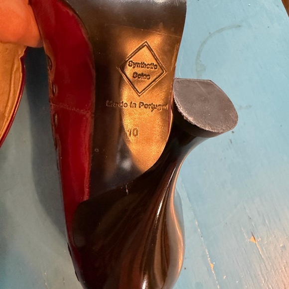 John Fluevog Audrey 07 wine with black stitching Burgundy Heels - Picture 7 of 15